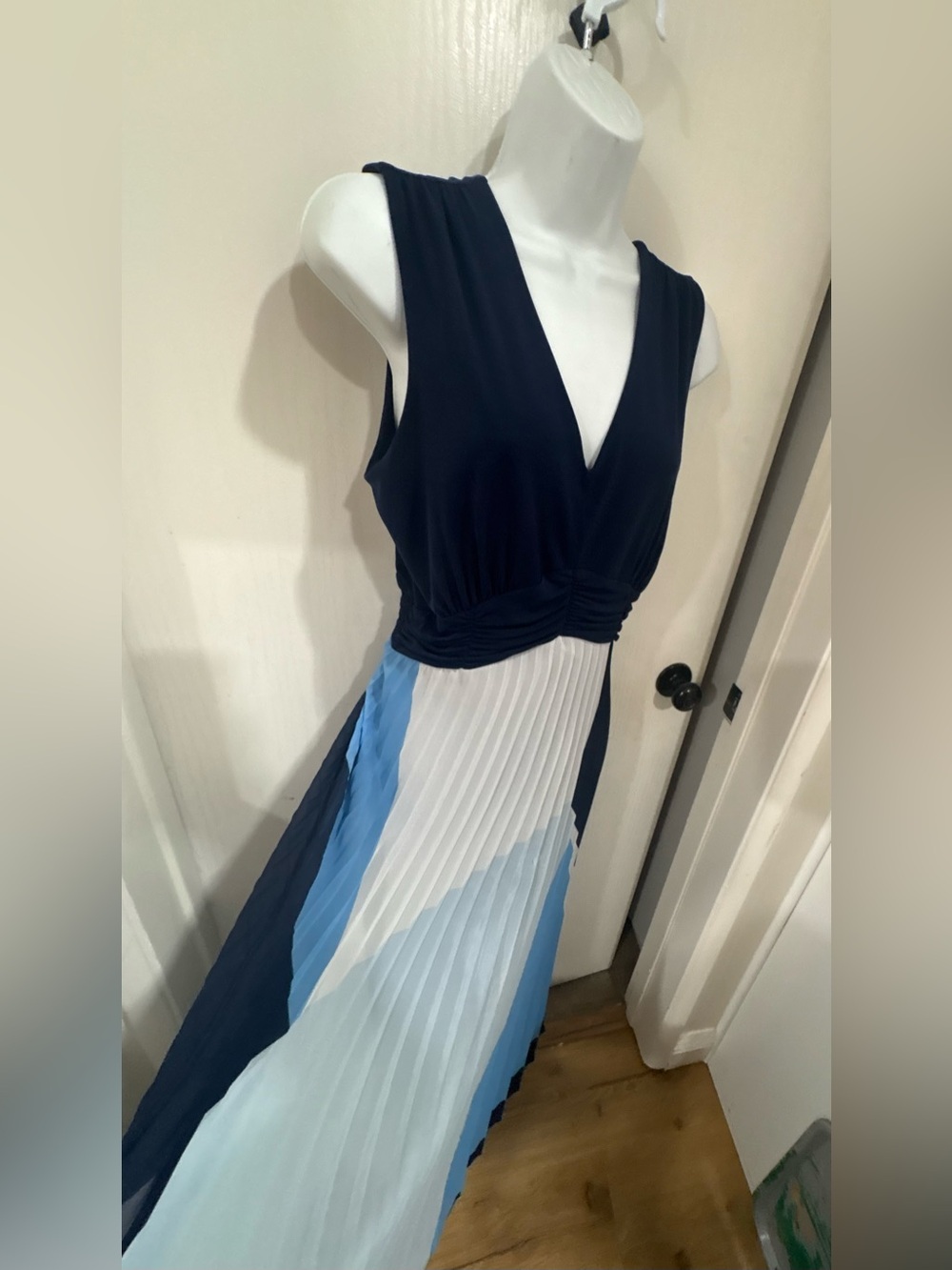 Sleeveless summer/spring Navy and Light Blue Pleated Maxi Dress - Picture 4 of 6